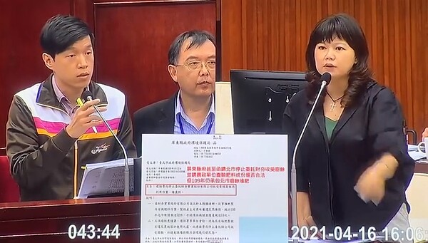 游淑慧表示,消防車整潔度根本不影響救災功能,竟還在旱災當下浪費水。圖/截自游淑慧臉書