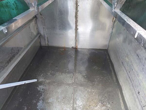 玉山圓峰山屋水塔水量僅剩10公分,玉管處提醒山友在排雲山莊裝填足夠飲水,以免無水可用。圖/玉管處提供