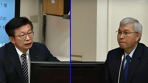 將自然人第二戶貸款成數限制到5成以下?央行總裁楊金龍(左)指出,會持續觀察房市情況,如果仍過熱,不排除祭出第三波管制措施。圖/立法院