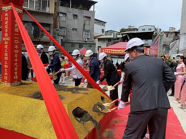 中和區廟美段一處危老重建案進行動土典禮,預計2、3年後打造為地上14層、地下3層的RC造住商混合大樓。圖/新北市都更處