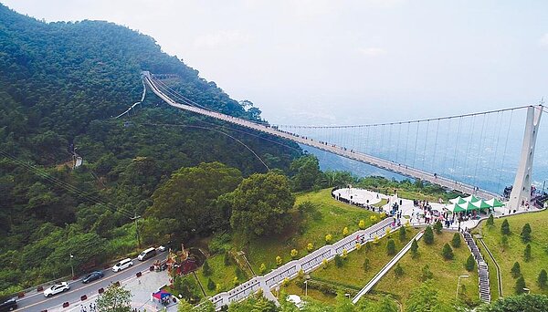 在海拔100公尺畫定標準下,嘉義縣有高達62%土地被畫入山坡地範圍,只要涉及山坡地開發就要做水土保持工程,此標準被嘉義縣議會批評不合理。(嘉義縣政府提供/呂妍庭嘉義傳真)