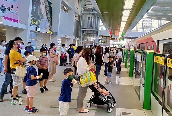 台中捷運綠線25日正式通車，23日試營運末班車收班後，24日至25日中午12點前都不開放。圖／台中市新聞局提供