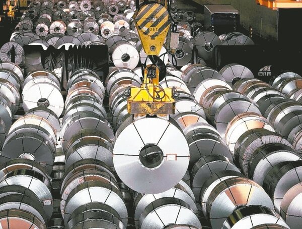 鋼價走高、鋼市需求暢旺，多檔鋼鐵股昨齊聲漲停歡呼。聯合報系資料照