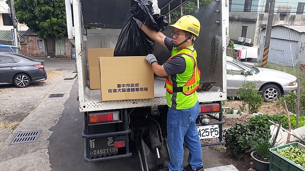 完善處理措施讓毛小孩有尊嚴地走完最後一哩路。圖/台中市環保局提供