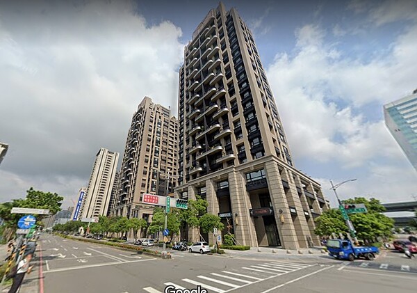上新莊鄰近副都心的頭前重劃區,房價在四字頭,比起副都心可便宜兩成,也多坪數較小的產品。圖/翻攝google maps