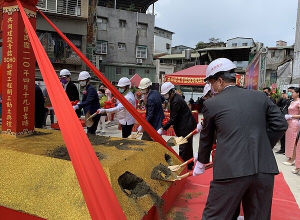 新北市中和區廟美段危老重建案前天舉行動土典禮。圖／新北都更處提供