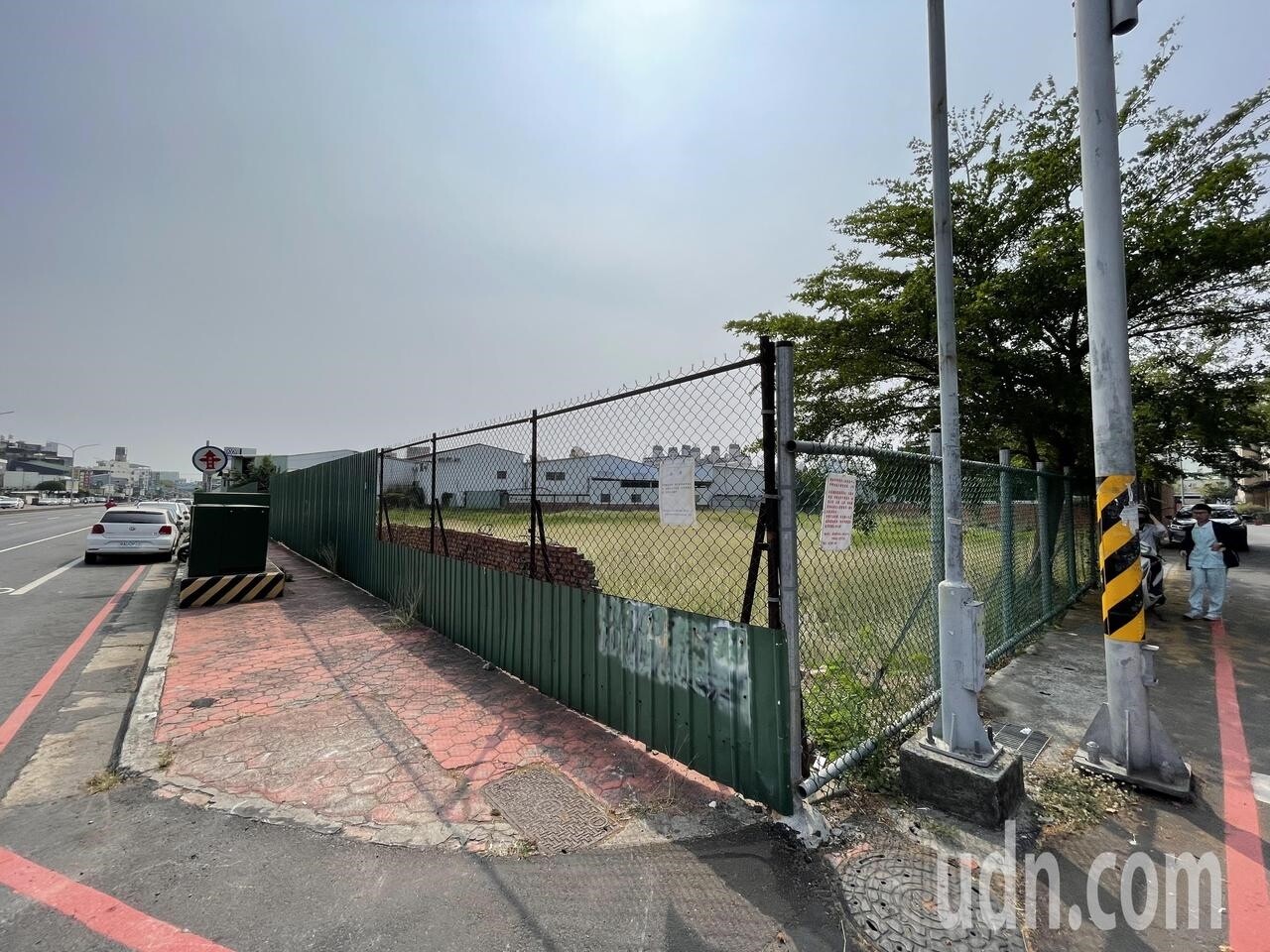 嘉義市西區博愛路邊、大潤發對面預計興建12層樓的社會住宅。記者林伯驊／攝影