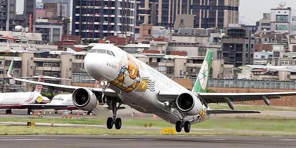 全球疫情尚未結束，跨國差旅大部分仍未解封，長榮航空等再度尋求紓困聯貸。圖／中時報系資料照