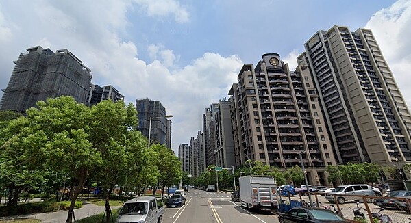 有民眾指稱新北市的「中和左岸重劃區」是近10年以來最失敗的重劃區。圖/Google Map
