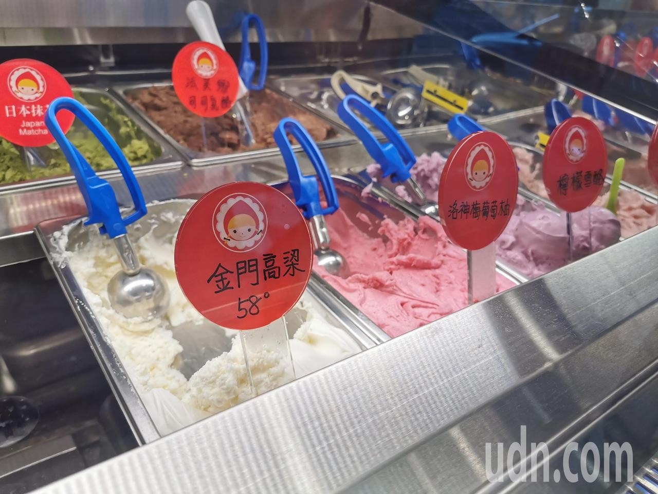 嘉義市小紅帽義式冰淇淋店負責人郭素蜜，以嘉義縣農特產為原料，開發創意冰淇淋。圖／聯合資料照