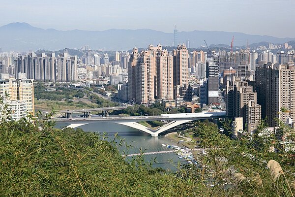 新北市人口持續增加,已逾402萬,也有人口破2萬的超級大里。圖/新北民政局提供