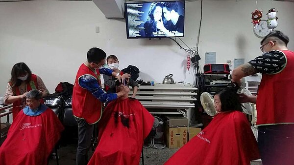 充分瞭解老人需求，把愛傳出去。圖／吳素蘭攝