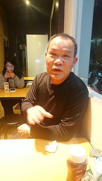 石潭里廖里長親切地接受訪談。圖／徐子為攝