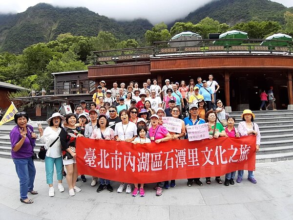 2020年石潭里辦公室辦理花蓮太魯閣里民文化之旅。圖／擷取自臺北市鄰里服務網