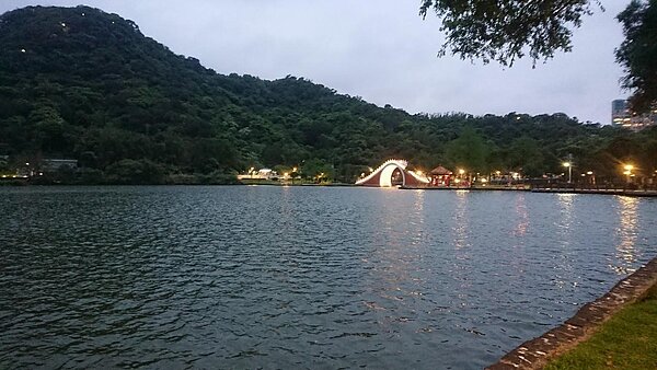 大湖公園環境優美，波光粼粼。圖／徐子為攝