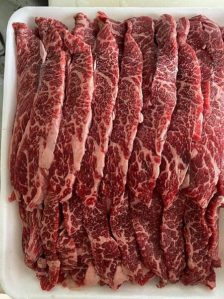 網友到好市多買了一盒油花分布均勻的無骨牛小排。 圖/Costco好市多商品經驗老實說