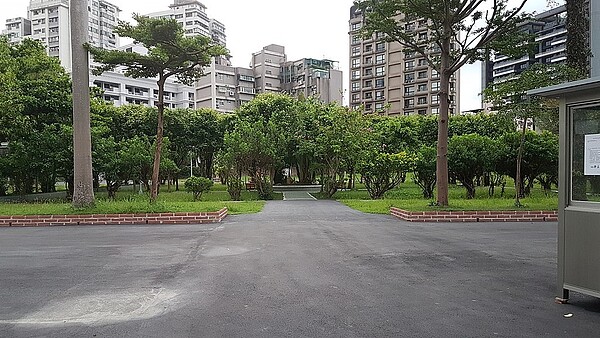 萬隆東營區社福設施預計後年6月完工。圖/取自維基百科