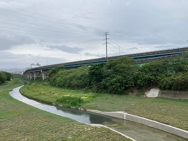 拯救板橋母親之河!湳仔溝不髒不臭了。圖/新北市水利局提供