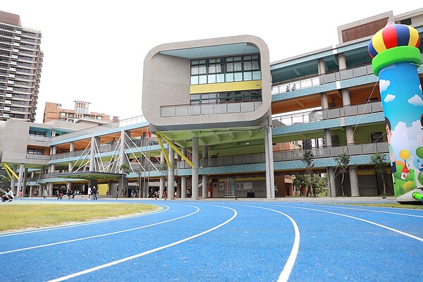 新北市立碧華國民中學遷校新建校舍完工落成。圖/新北市教育局提供