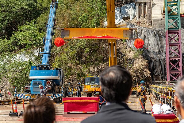 三光跨河大橋26日舉辦上梁典禮,預計將於9月完工。圖/桃園市政府提供
