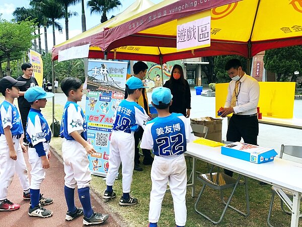 永慶房屋不只提供帳篷，現場還精心設計小遊戲與孩子們互動，增加趣味。圖／永慶房產提供