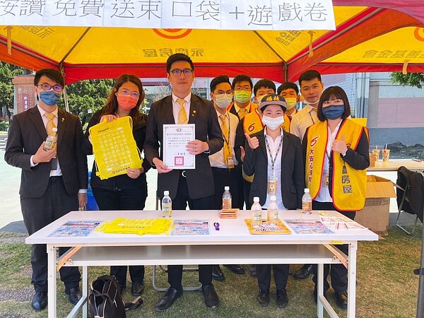 永慶房屋深耕在地，與各鄰里、學校感情融洽，全力協助大大小小的活動。圖／永慶房產提供