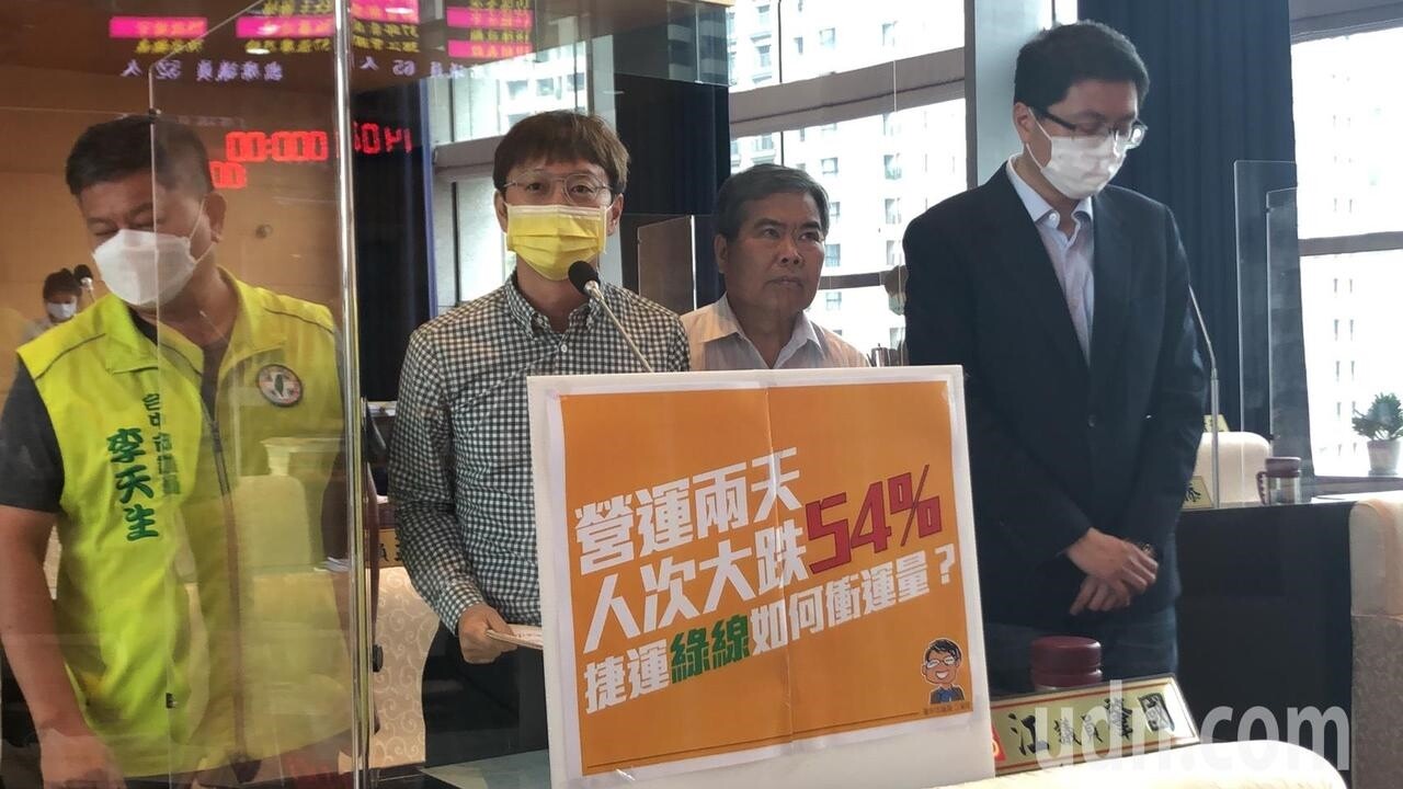 中捷本月25日正式通車，兩天平均人次到3萬3000人次，大跌54％。圖／聯合資料照