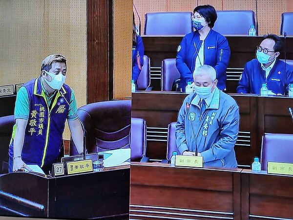 桃園市議員黃敬平(圖左)質詢爆料桃園航空城副總上班時間酒後、脫褲子露鳥、性騷擾脫序,要求副市長高安邦(圖右)請「政風處調查這件醜聞」。圖/記者曾增勳翻攝