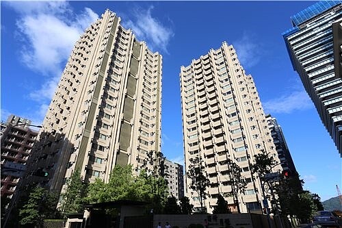 造型師王俐人10年前購買台灣肥料公司推出的豪宅「無雙」,但指控施工不良,和廣告有差距,提告要求台肥返還1219萬元。圖/實價登錄比價王