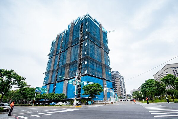 中路四號社宅共計350戶，預計明年11月供民眾入住。圖／桃園市政府提供