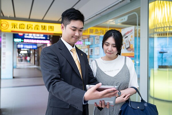 永慶房屋推出代租代管服務，解決房東和房客的租賃問題，保障雙方權益，也為租屋市場透明化貢獻一份心力。圖／永慶提供