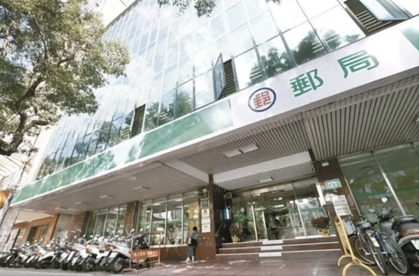現行郵局營業時間為上午8點半至下午5點,中華郵政公司近期研議想要把營業時間改成上午9點至下午6點。圖/聯合報系資料照