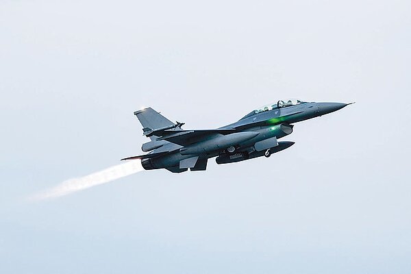 F-16V戰機升空巡戈情形。圖/軍聞社