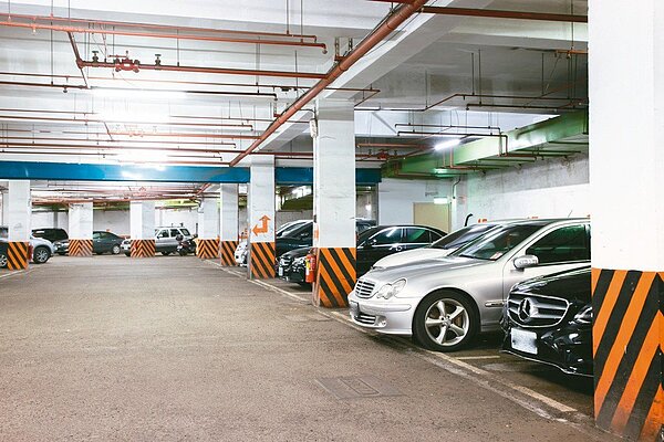 內政部昨表示，公設比改革首要是檢討停車空間，停車位車道傾向回歸到由購買車位的住戶來承擔。中時報系資料照