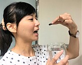 35歲女吞膠囊只喝1口水　藥卡食道差點潰瘍穿孔