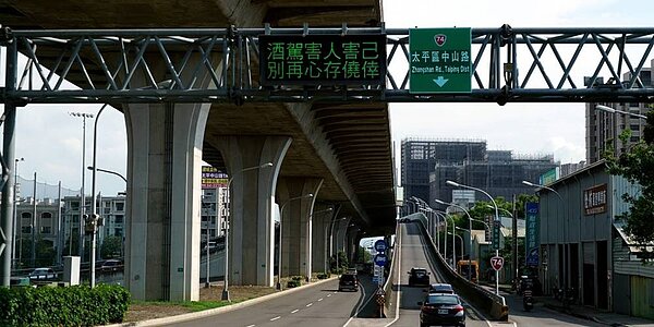 台74號線太平交流道周圍1公里住宅大樓,5年內整體漲幅逾3成。圖/曾麗芳