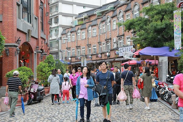 新北市經發局將協助地方展業升級，提高產品附加價值，希望為輔導廠商增加兩成營業額。圖／新北經發局提供
