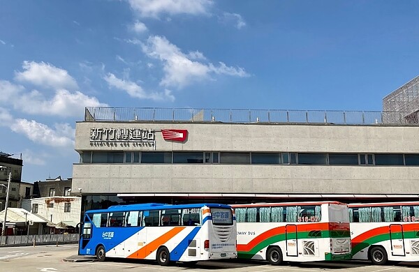 委外營運的新竹轉運站啟用已5年,合約今年8月到期,市府準備重新招標,要求2樓必須商業化營運。圖/Google Map