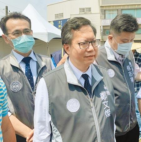 桃園市長鄭文燦2日表示，外籍航空公司的機師須嚴格防疫，不可成為破口。（姜霏攝）