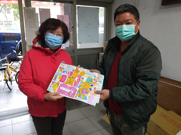 元宵節發送燈。照片／由方丁輝里長提供