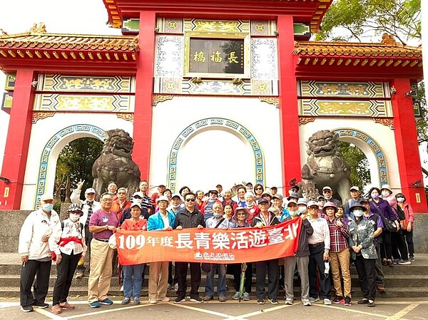 109年度長青樂活遊臺北。圖／取自羅志傑里長臉書
