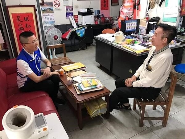 交換意見。圖／里長提供
