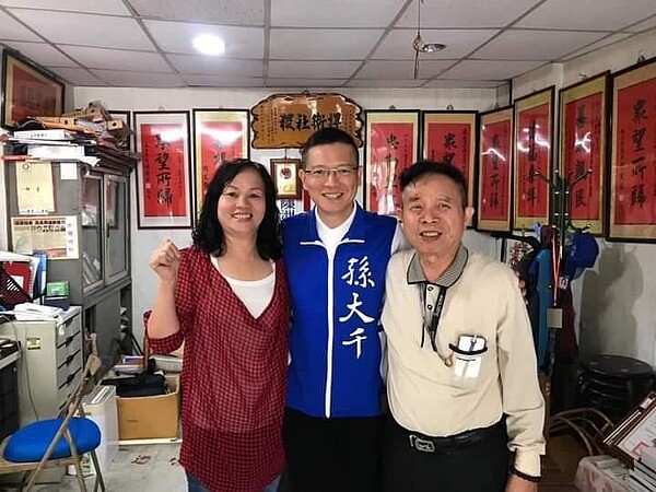 陳洲平敦親睦鄰。圖／里長提供
