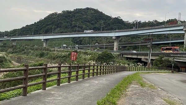 國道1號大華系統至汐止拓寬有解,蔡適應:高公局指可行。圖/立委蔡適應服務處提供