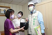 奧運「舉重精靈」方莞靈住家修繕成功！　黃偉哲贈入厝禮