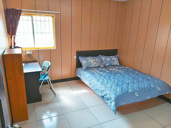 寶島行善義工團為台南東山區的弱勢家庭蓋1間新屋,共4房、1廳、1衛、1廚房,昨天舉辦入厝。圖/台南東山區公所提供