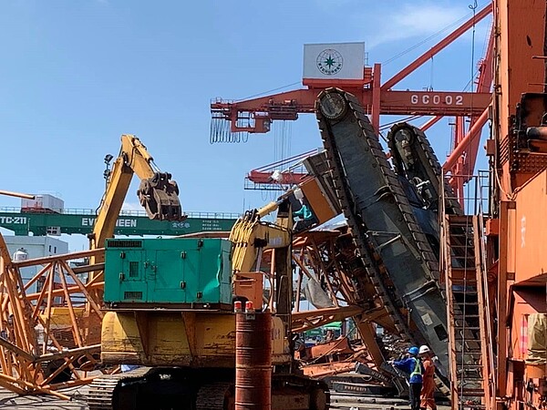 台中港31號碼頭發生重大工安意外。圖／截自「記者爆料網」臉書粉專