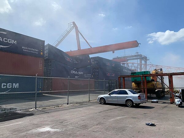 台中港31號碼頭發生重大工安意外。圖/截自「記者爆料網」臉書粉專