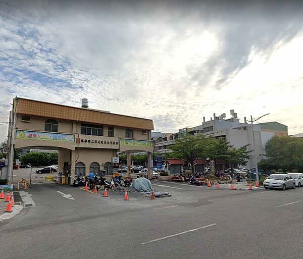 彰化市旭光西路第二停車場BOT案,開發基地面積2150坪,位於黃金地段,周邊有大埔商圈及彰基、秀傳等大型醫院。圖/擷取自Google Maps