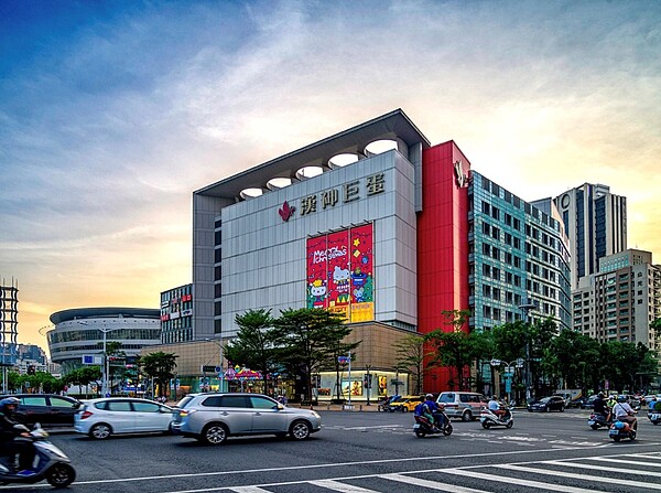 百貨商圈聚集核心區,往往都是房市最具指標聚落,高雄漢神巨蛋與大順百貨商圈,將成為未來幾年南台商圈重鎮。